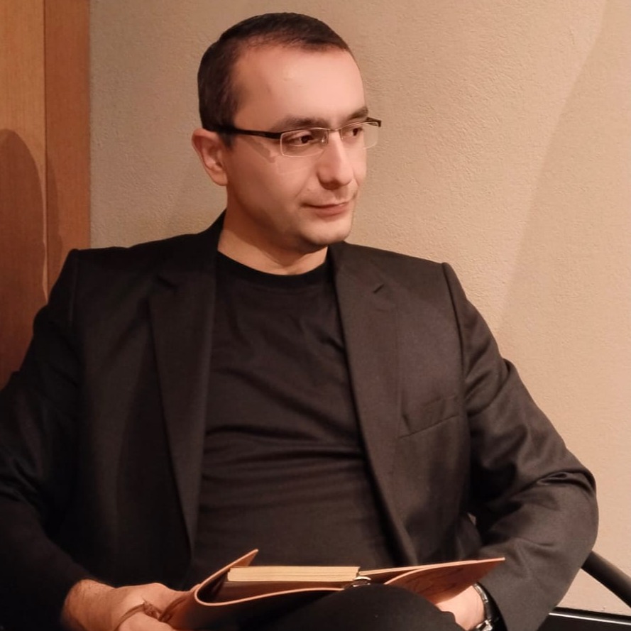 Eğitimci l Yazar l  Aile Danışmanı
