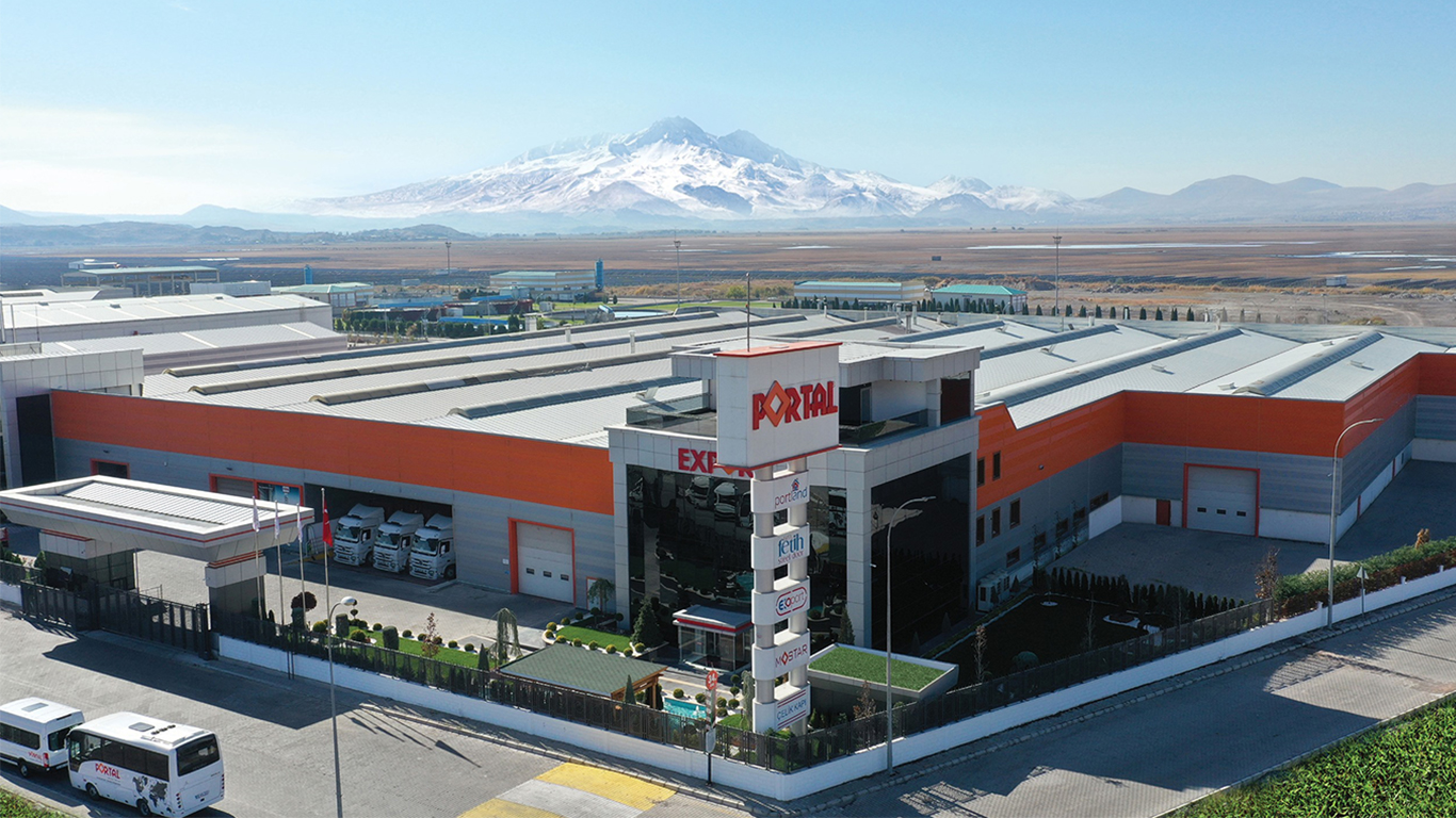 أكبر مصنع لإنتاج الأبواب الفولاذية في تركيا