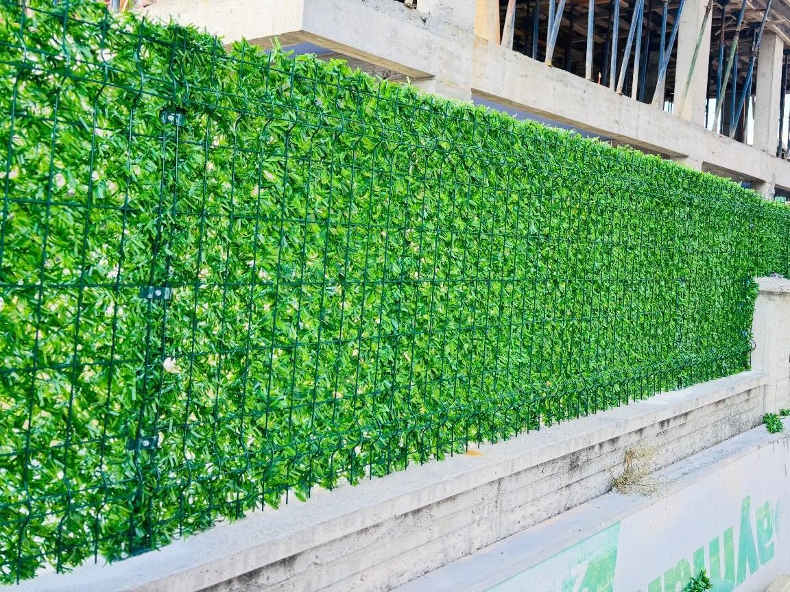 Yeşil duvar üstü çit, Yeşil Bahçe duvar çiti, Duvar üstü yeşil çim kaplaması, Çim Çit Yeşil Tel